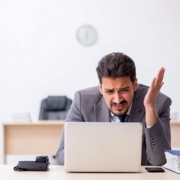 Person frustrated at their pc